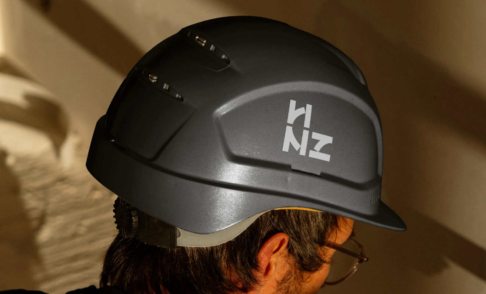 The HNZ symbol on a construction helmet